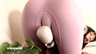 🎬 anna thorn massive hard squirting orgasm in yoga pants porn