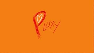 Труська и чулко играют с дилдо