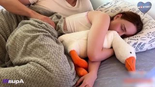 Предложил потрахаться пока она отдыхает порно русское домашнее
