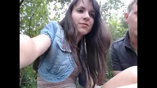 Слив показывает на улице пизду (жену трахают, мжм, измена, групповуха, анал, сексвайф, оргазм, сквирт, вебка, секс, порно)