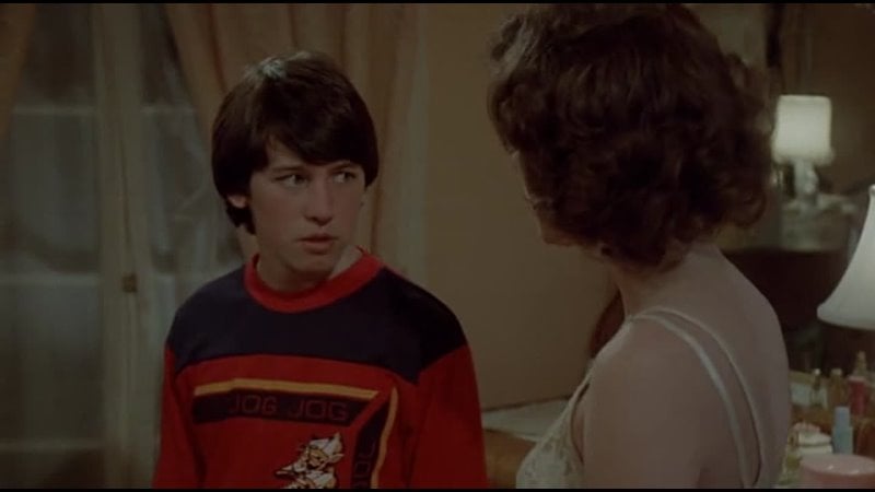 Женщина учит сексу парня