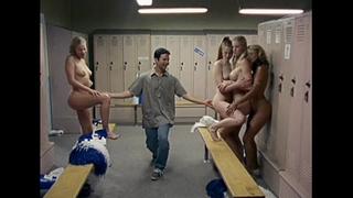 Невидимка в женской раздевалке