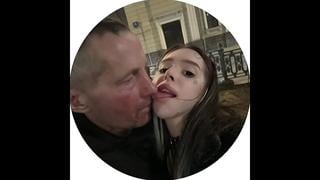 Blogger paw hapa with homeless person