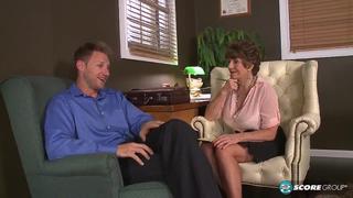 Mature therapist bea cummings loves anal sex