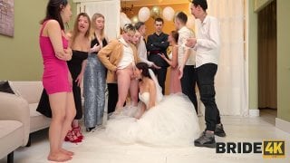 Наша свадьба в кругу друзей public bride look friends cuckold husband shame girl on girl
