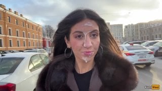 Katty west согласилась погулять со спермой незнакомца на лице в общественном месте cumwalk