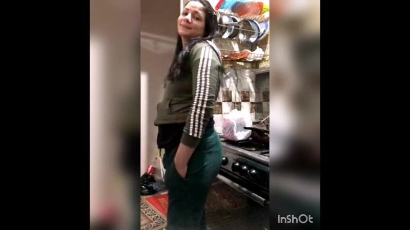 ديوث يصور اخته في المطبخ