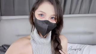 "more👇" 【新人推荐】可爱邻家骚妹 丝足榨精 让妹妹穿着沾满精液的丝袜去逛街