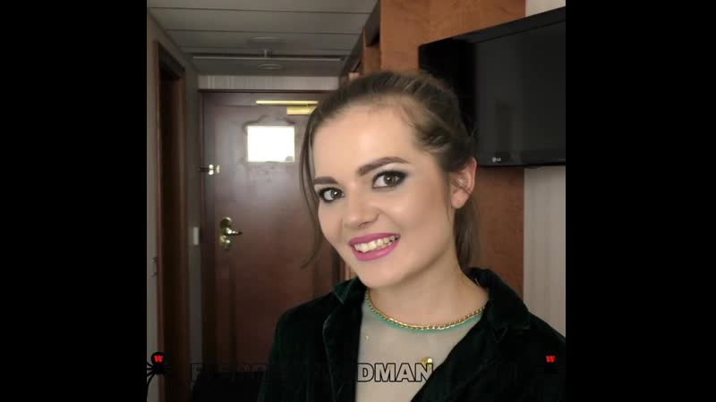 Табиғат аясындағы жастар бейнеленген порно видео