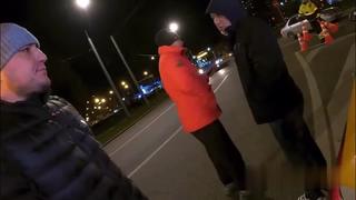 Трамвай молодые наверное, взял и подрезал гостя столицы