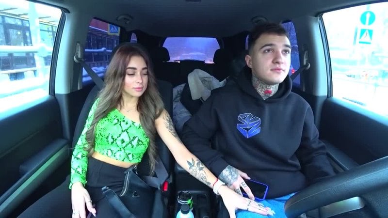 Засосала и разделась полностью на первом свидании повелась на дорогую машину