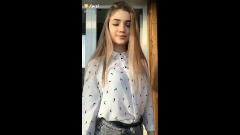 Милые porn video – Милые школьницы в обтягивающих лосинах показывают попу крутят попой на камеру в перископ kwai подборка