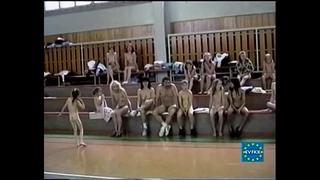 Нудисты в спортзале частьтретья