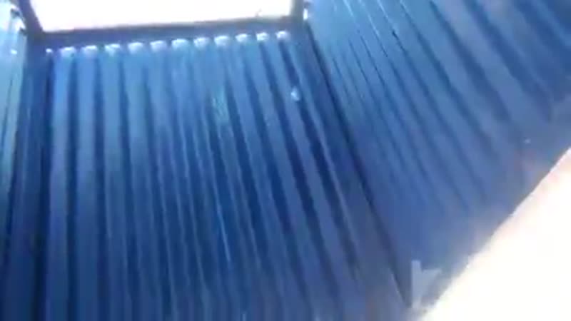 Скрытая камера в пляжной кабинке (киска)