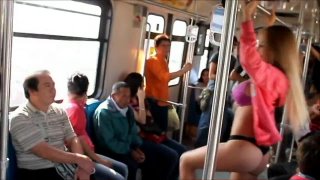 Mujer luna bella en el metro de monterrey video musical original esa mamita me trae vuelto loco