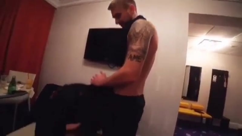 Язиди секс және эротика Порно: Қарт адам өзінің қожайынына трахает