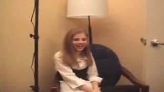 Малышка без сисек решила подзаработать на своем теле