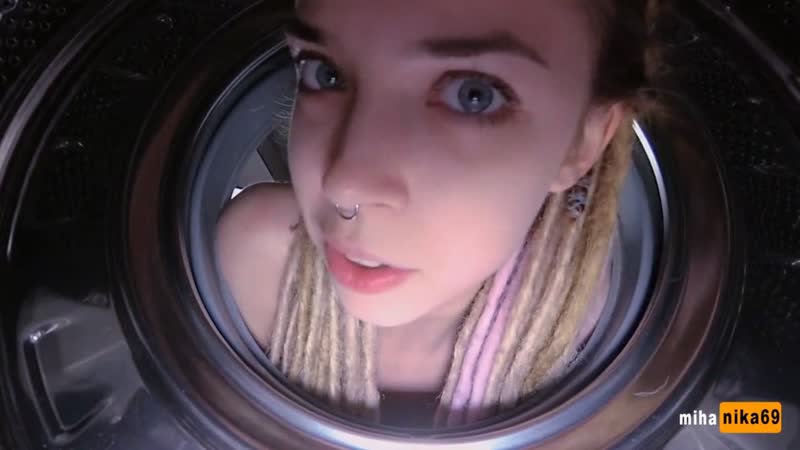 Дима! помоги мне вылезти я в стиралке застряла