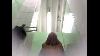 Подсмотренный секс в туалете amateur spy wc sex teens voyeur