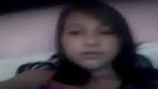 Девушка показывает свои прелести перед вебкой в чате голая разделась сняла