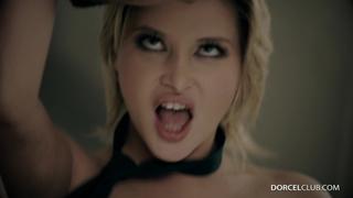 Порно кастингтегі жетілген чех әйелдері Франческа Джеймс пен оның досы ер адаммен қатты ренжіседі