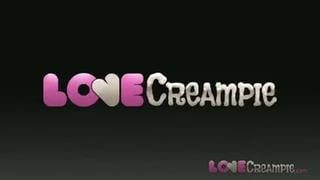 Доводит девушку до оргазма и кончает в нее