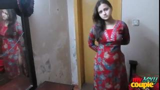 Young babe plays naughty on cam