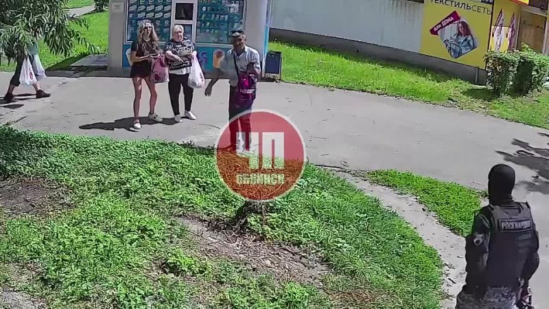 В обнинске (калужская область) пожилой мигрант пытался шлепнуть девушку в шортах по заднице