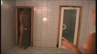 Красивая русская мамка трахается в сауне