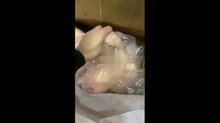 Сотрудники пункта выдачи wildberries оказались в шоке от приехавшей к ним резиновой секс игрушки