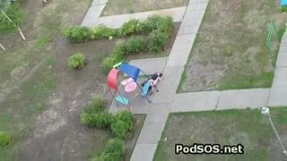 Пьяный бомж ебет бомжиху на улице