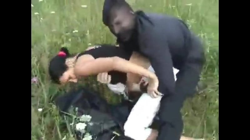 Rape porn video – Porn молодые в лесу поймали убегающую шкуру и грубо трахнули (русское частное домашнее любительское личное порно видео)