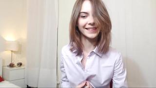 Молодые школьница ласкает киску на камеру teen masturbate on cam ( solo blowj