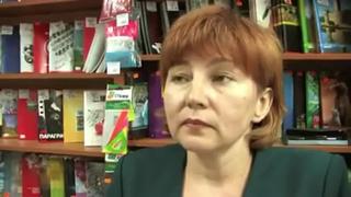 Волосатое влагалище голой мамки секс на работе в подсобке с начальником