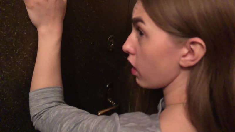 Трахнул девушку на первом свидании в подъезде, она была не против 😜