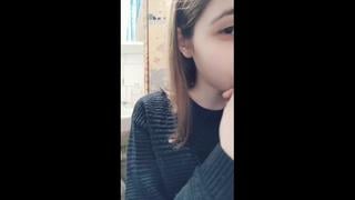Милашка показала грудь🍒👍🔥🍒periscope 18+