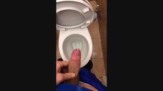 Когда приспичило слить на работе