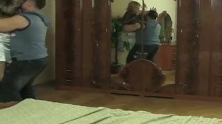 Жестко молодые подругу своей мамы (mature, milf, bbw, мамки порно со зрелыми женщинами)(hotmoms 18plus) [480p]