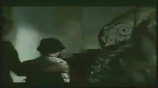 Лапает взрослую женщину