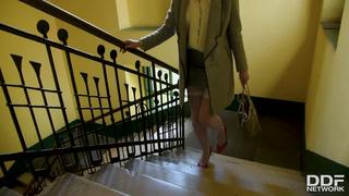 Rus aqldan orgazm faqat rus porno Xotin dugonasini eriga olib keldi (video)