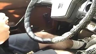 Молодые трахнули на природе