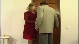 Молодые раком свою пьяную мамашу [русский инцест, порно и секс]