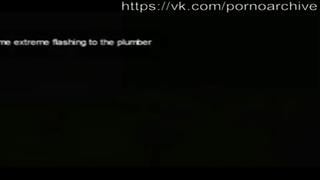 Домохозяйка светит пиздёнкой перед сантехником #нуд