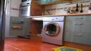 Домохозяйка светит пиздёнкой перед сантехником 2 #нуд