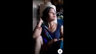 Mast lila showing and licking her boobs and rubbing her pussy on tango live with face mydesi net