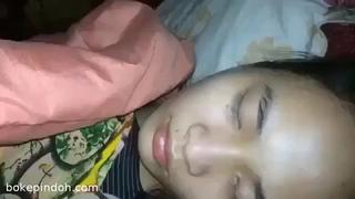 Prank masukin kontl ke lubang memek pacar ketika tidur doodstream mp4